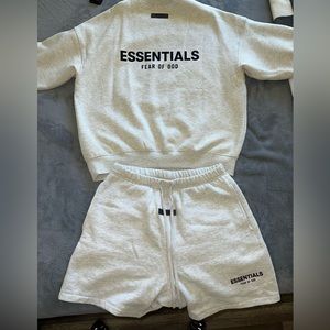 Essentials Grey Sweater size:M